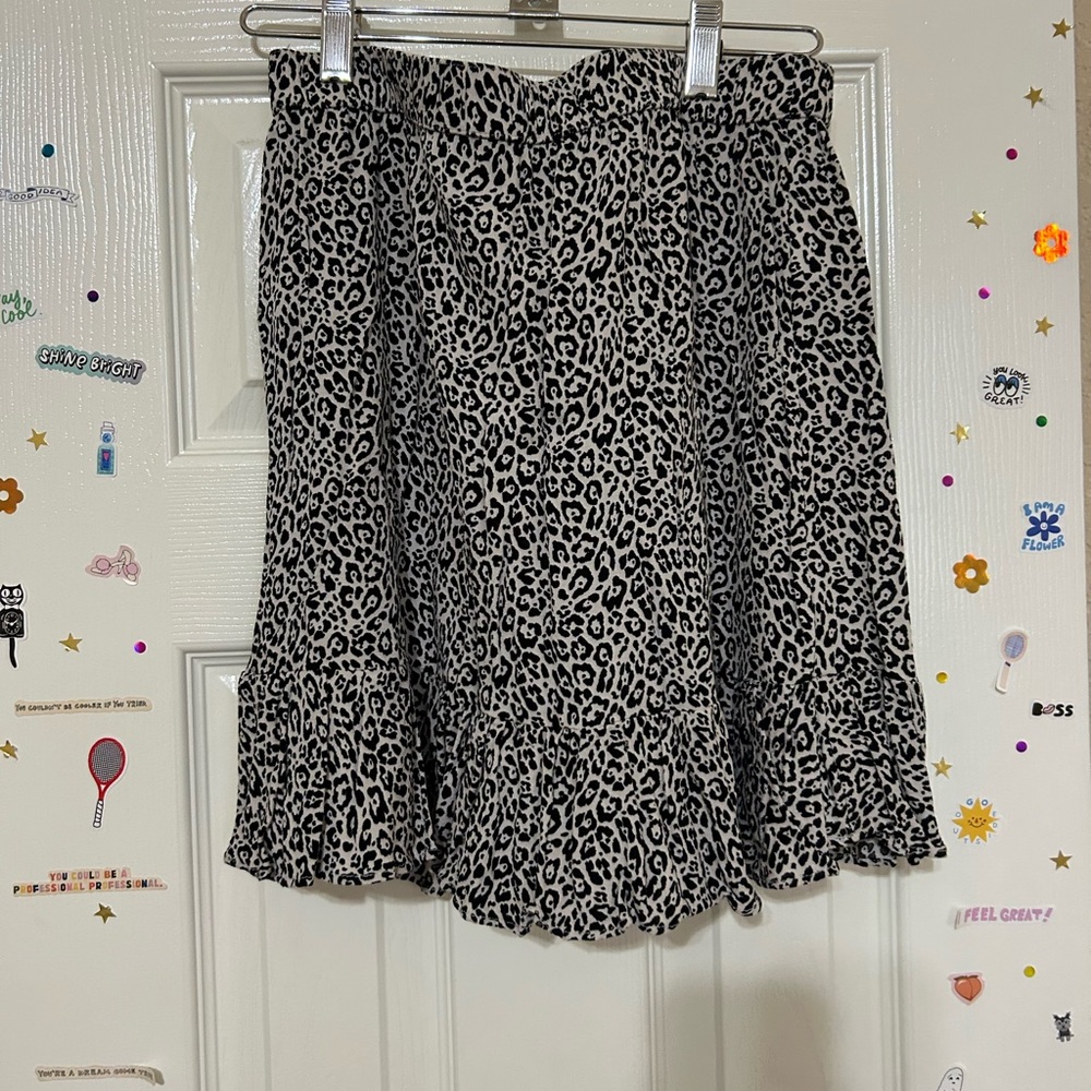 American Eagle Black and White A-Line Ruffled Skirt